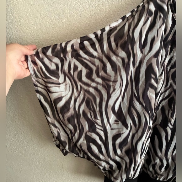 Jennifer Lopez Black and White Zebra Print Blouse with Chain Straps XL - Picture 5 of 12